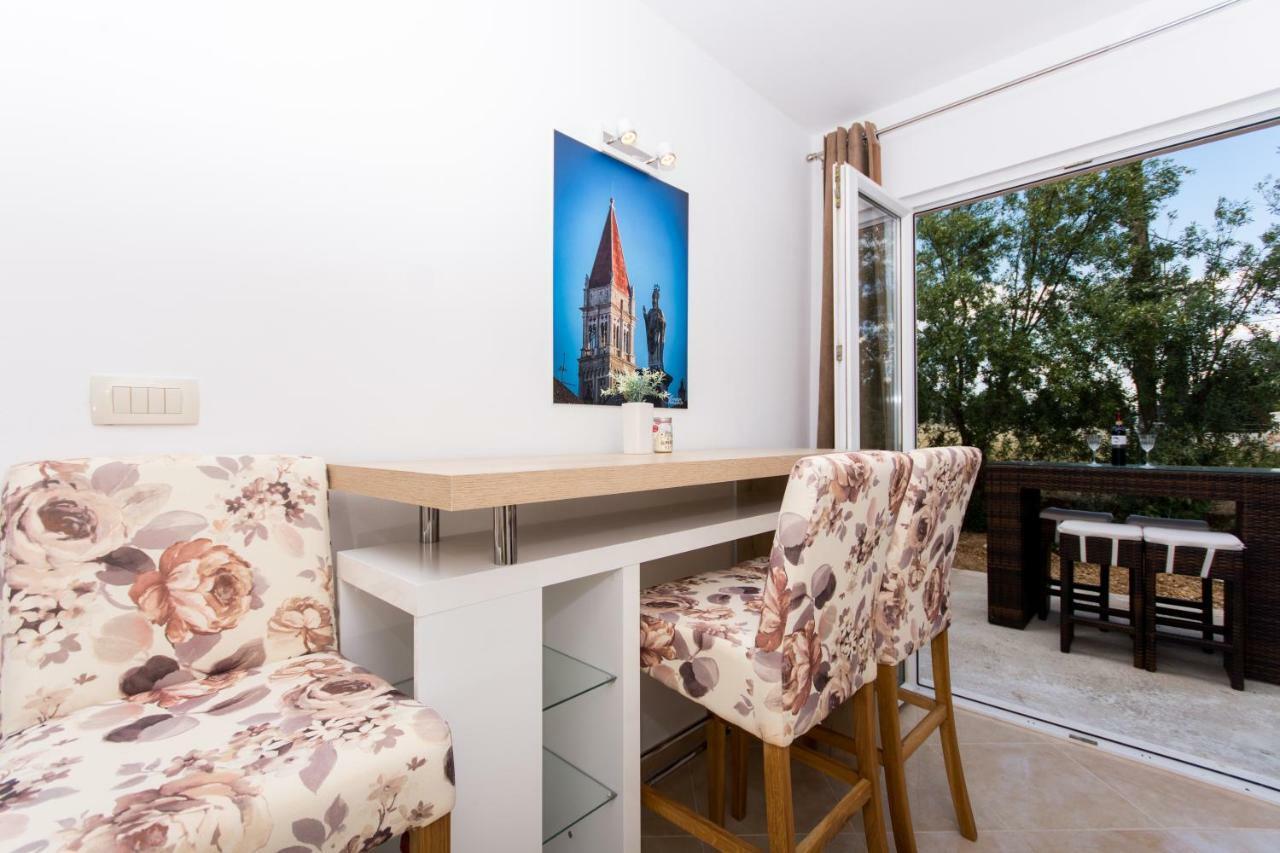 Apartment Sandra Trogir Exterior photo