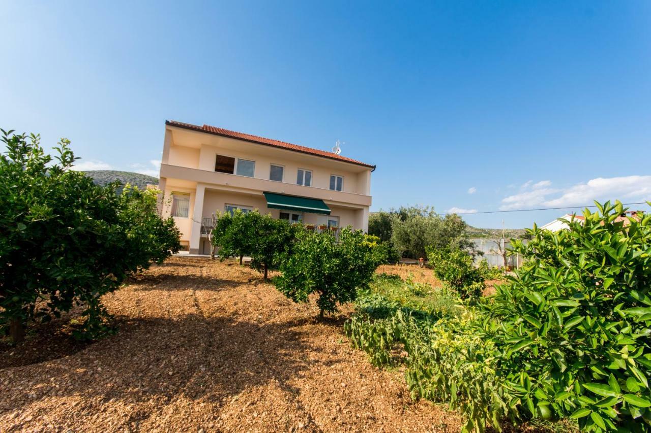 Apartment Sandra Trogir Exterior photo