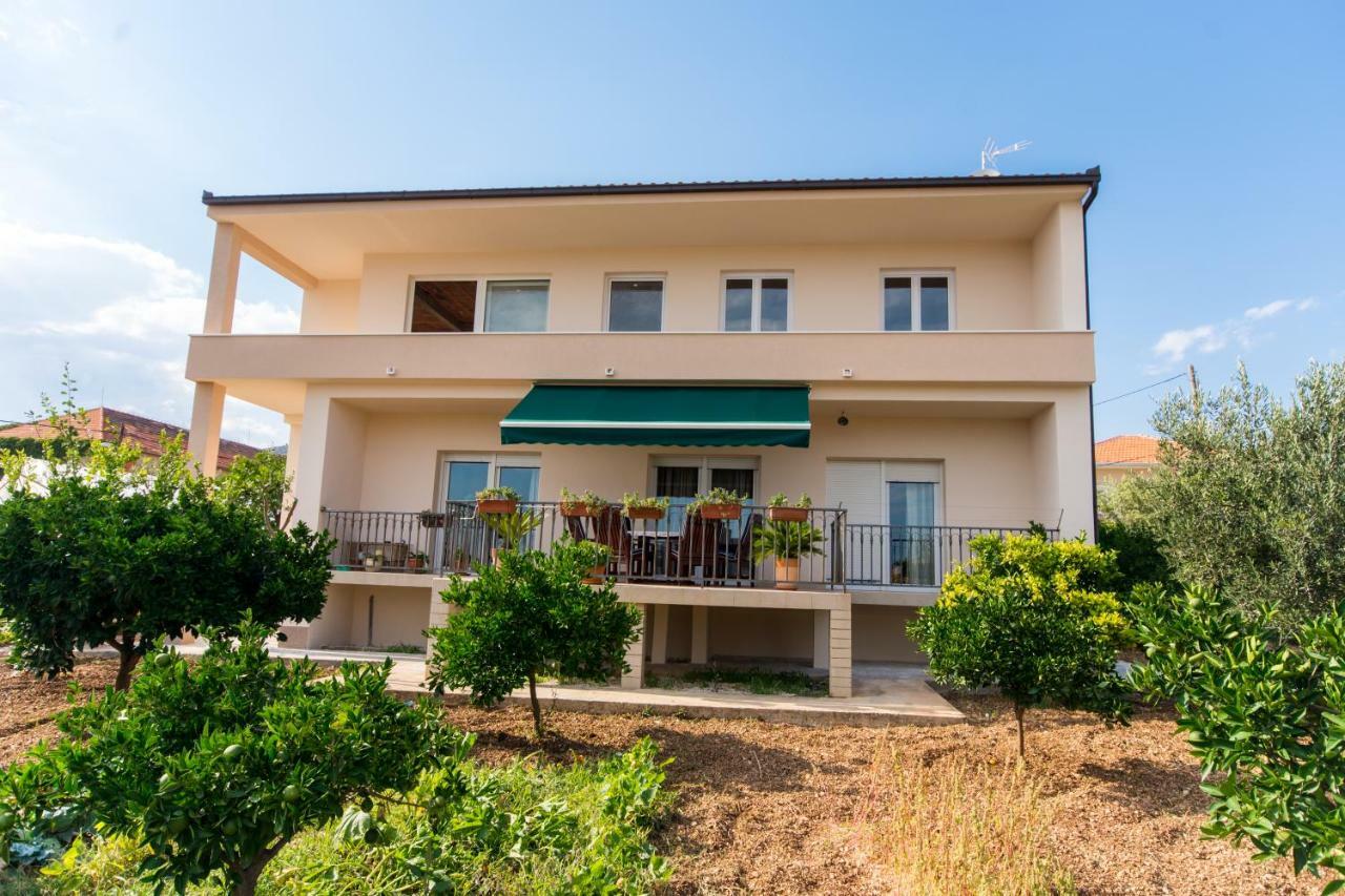 Apartment Sandra Trogir Exterior photo