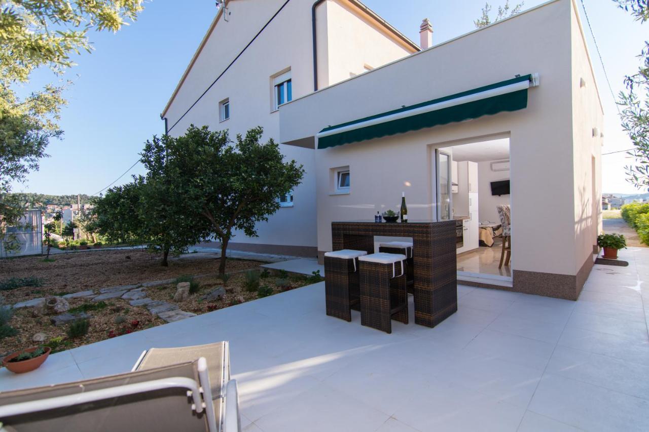 Apartment Sandra Trogir Exterior photo
